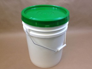 5 gallon plastic pail w/ green cover