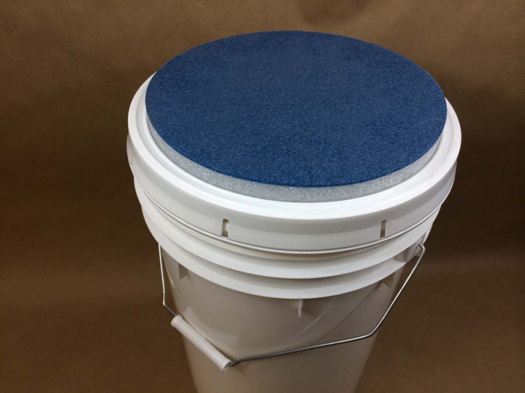 Bait Buckets or Fishing Buckets  Yankee Containers: Drums, Pails, Cans,  Bottles, Jars, Jugs and Boxes